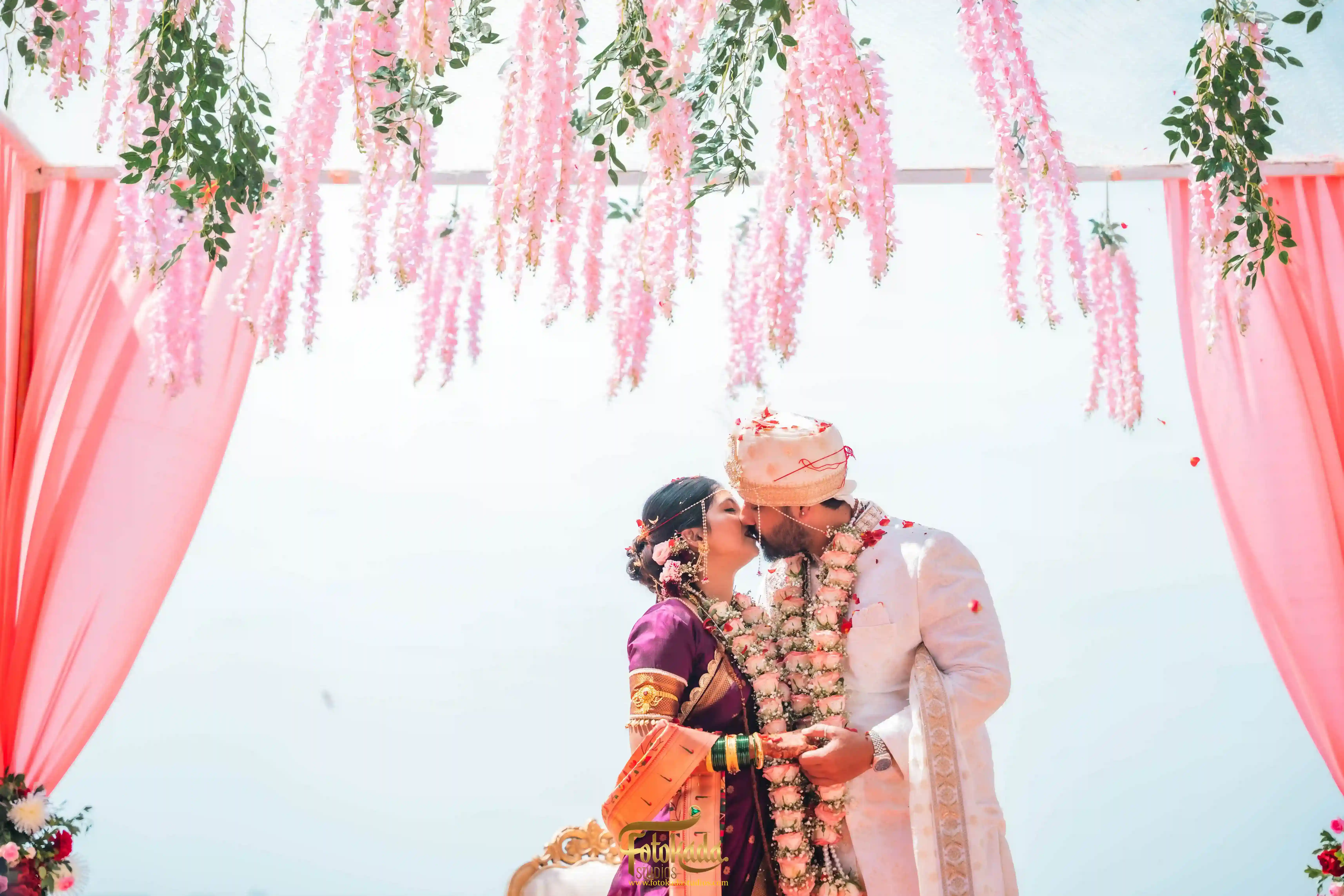 3 luxury-destination-wedding-photographers-bambolim-beach-resort-fotokada-studios (10)