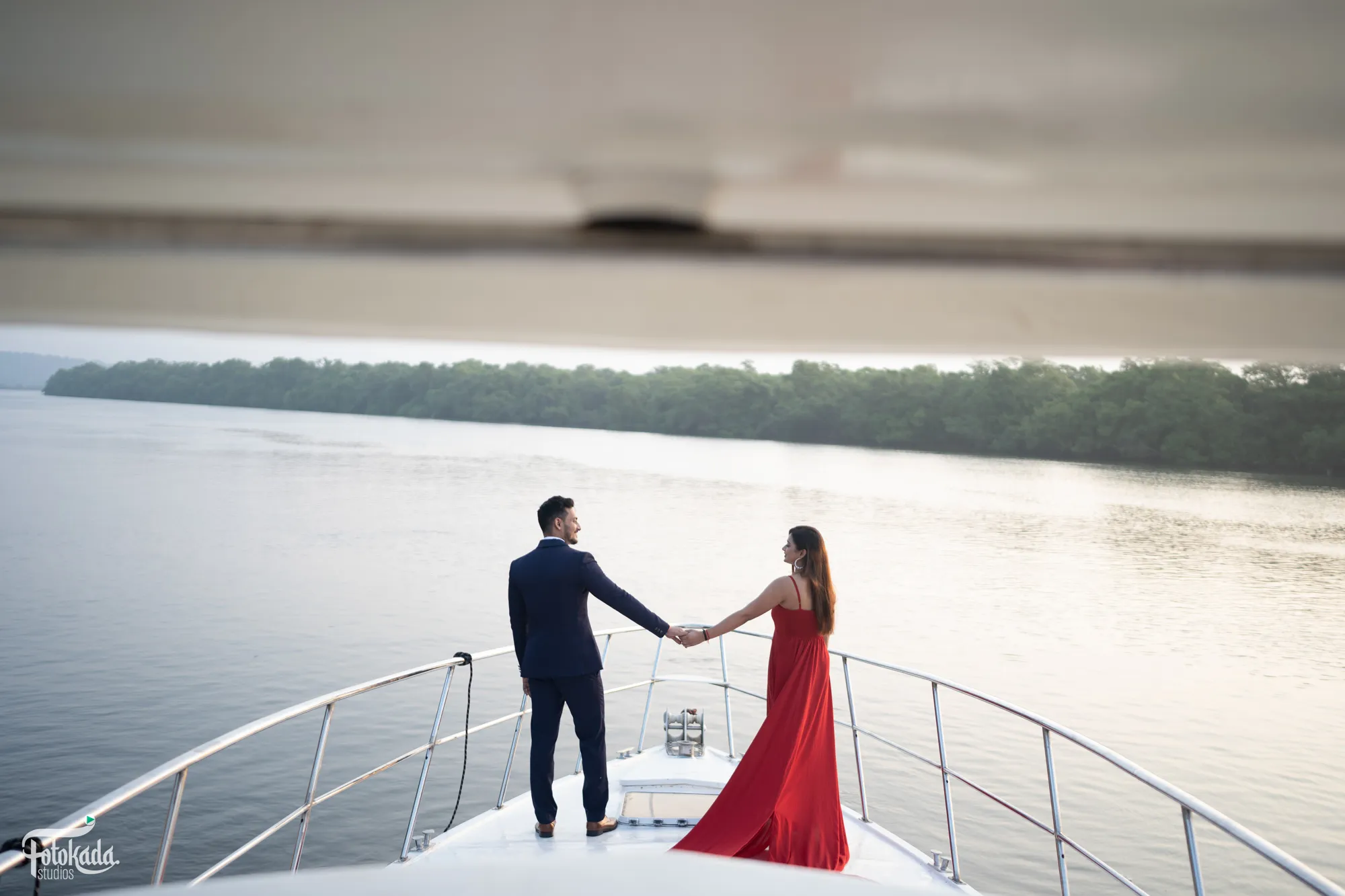 1 luxury-yacht-pre-wedding-shoot-arabian-sea-goa (1)